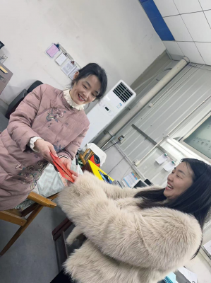 公司工会慰问一线女职工